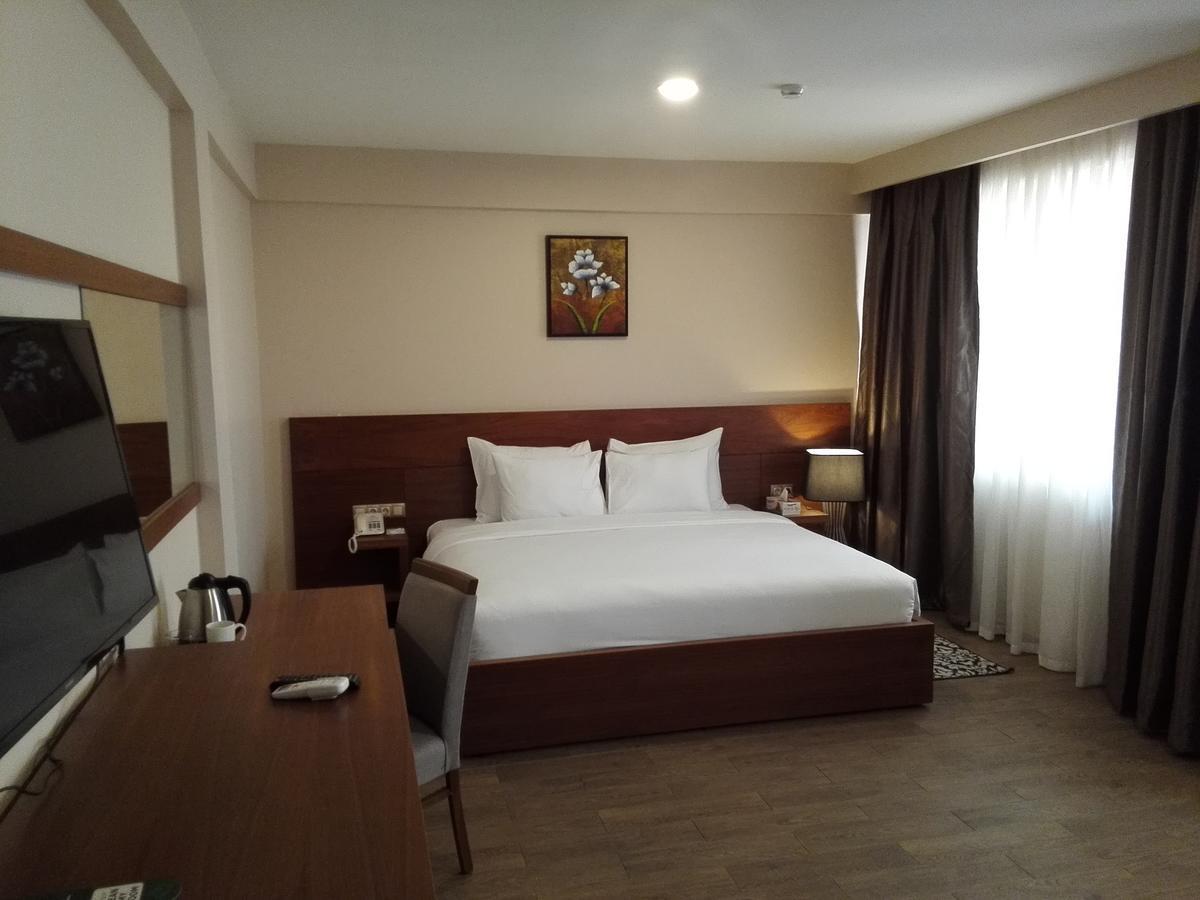 Ah Hotel And Conferences Madina Eksteriør billede